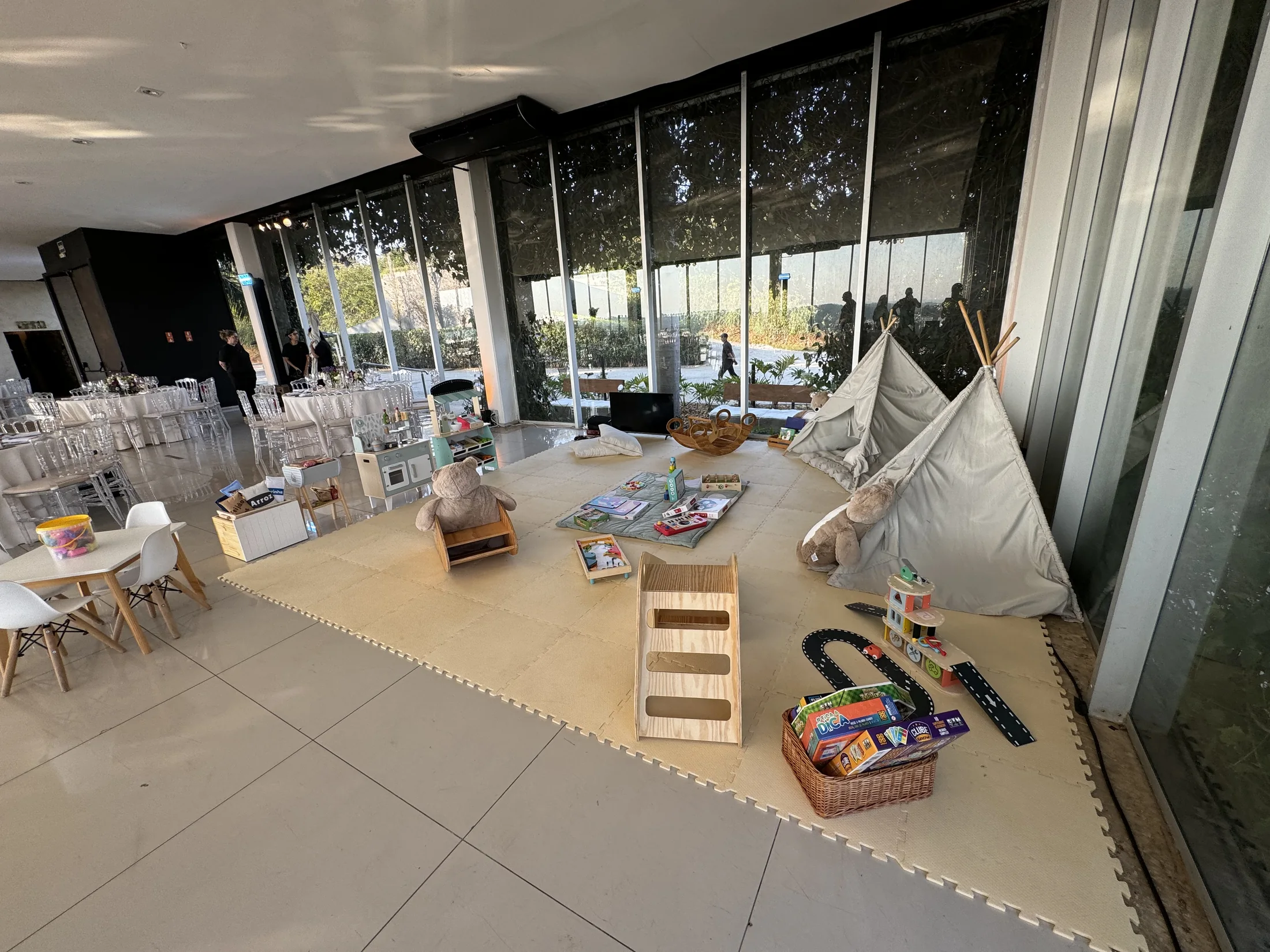 Espaço Kids Flunky montado em um casamento