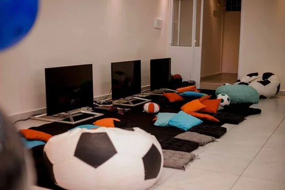 Espaço game organizado para crianças em um evento
